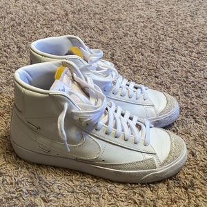 Nike Blazers 8.5W
